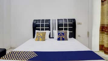 Kamar Double Comfort | Ruang kerja ramah laptop, Wi-Fi gratis, dan seprai linen