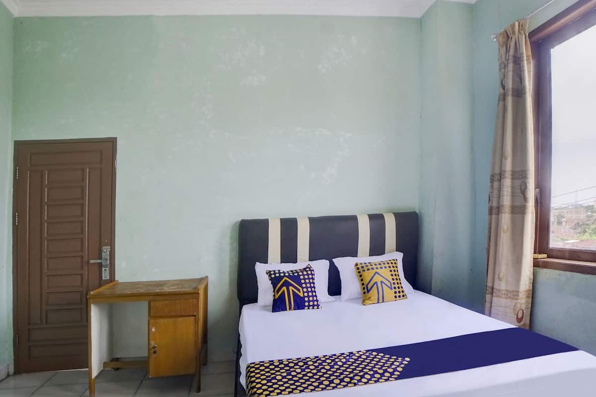 basic double room | laptop workspace, free wifi, bed sheets