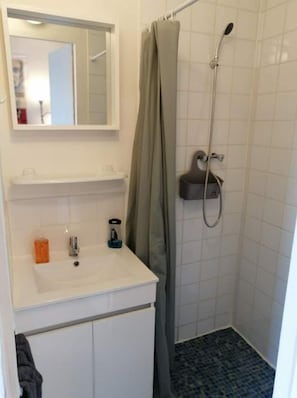 Towels, toilet paper