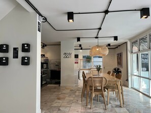 Lobby sitting area - MINI-ME HUBS - Charm Suites in Old City (Chiang Mai)