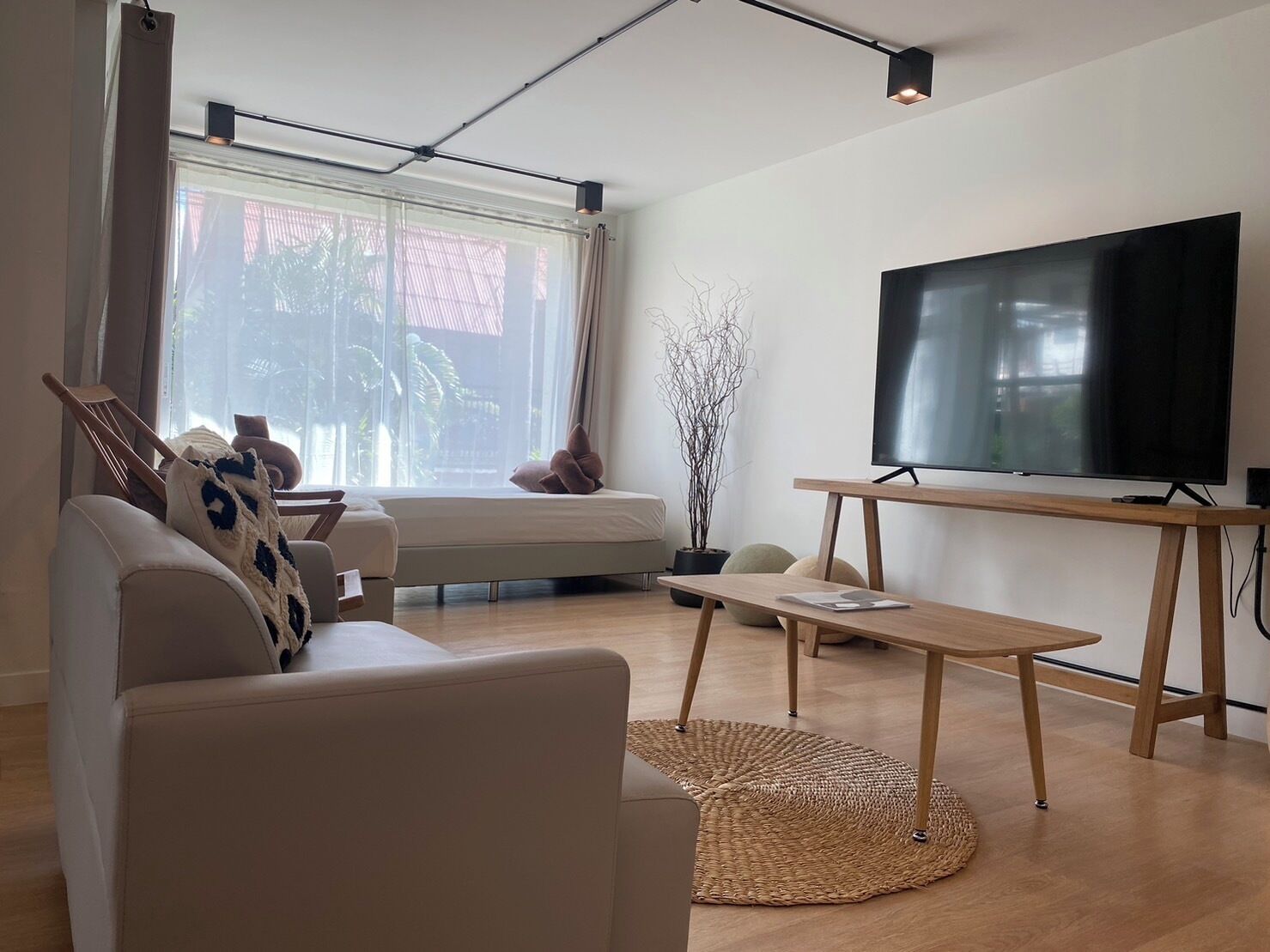 Family Suite | Living area | 55-inch Smart TV with cable channels