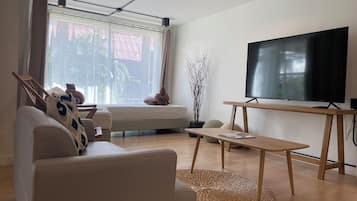 Family Suite | Living area | 55-inch Smart TV with cable channels