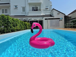 Outdoor pool - MINI-ME HUBS - Charm Suites in Old City (Chiang Mai)