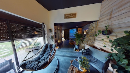 Sauna, hot tub, steam room, hot stone massages, body wraps