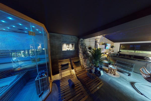 Sauna, hot tub, steam room, hot stone massages, body wraps