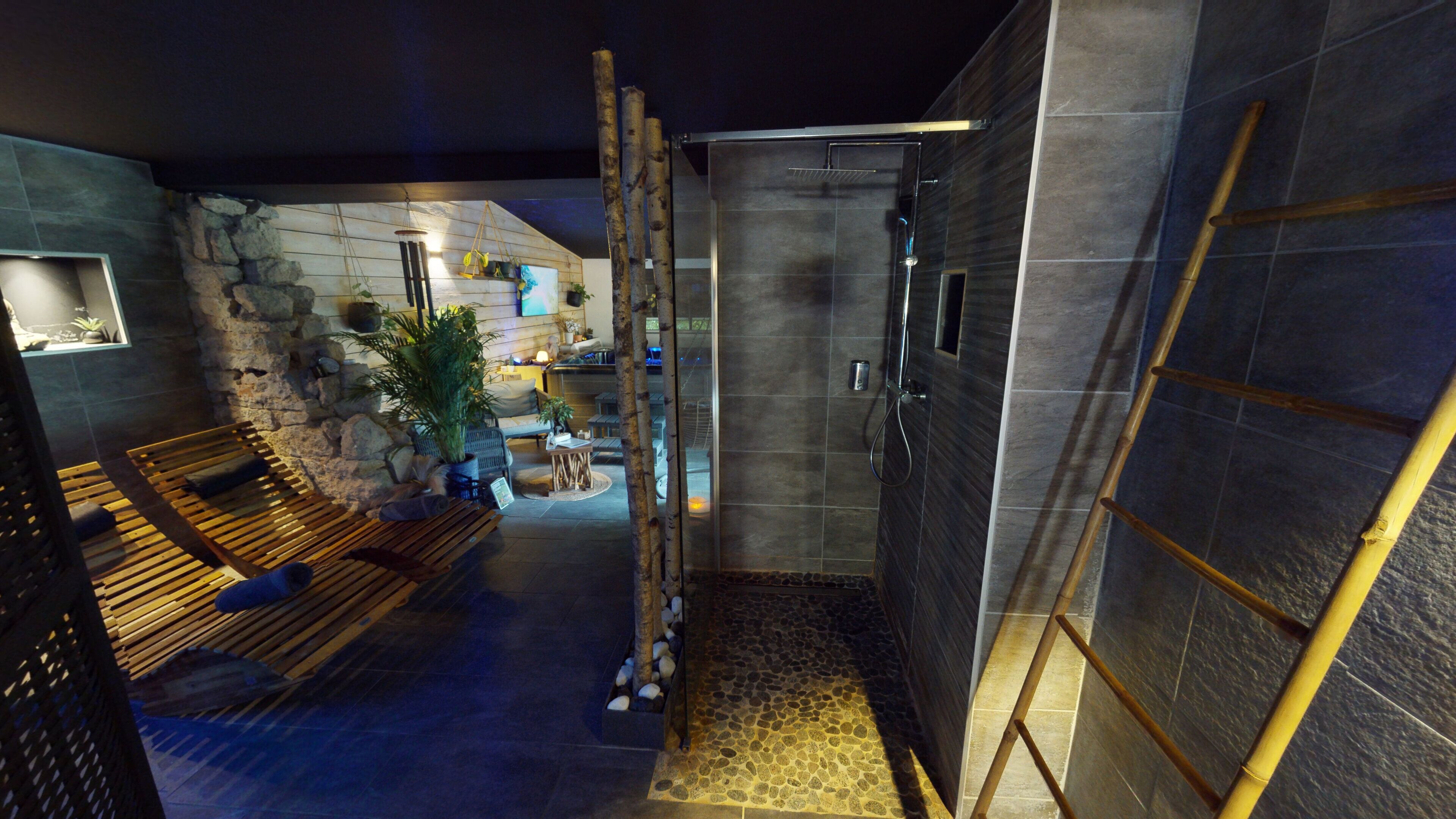 Un sauna, una bañera de hidromasaje, baño turco