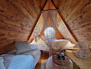 Cabane Indiana & SPA | Premium bedding, Select Comfort beds, minibar, individually decorated