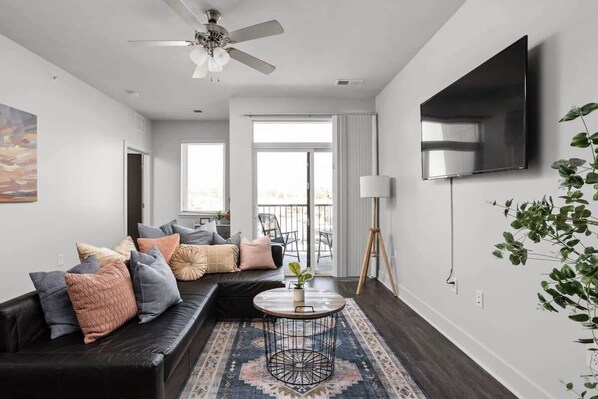 TV, offices - Cozysuites Spacious 2BR next to Whole Foods (Indianapolis)