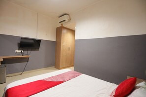 Standard Double Room | Desk, laptop workspace, free WiFi, bed sheets - OYO 92988 City Room (Batam)