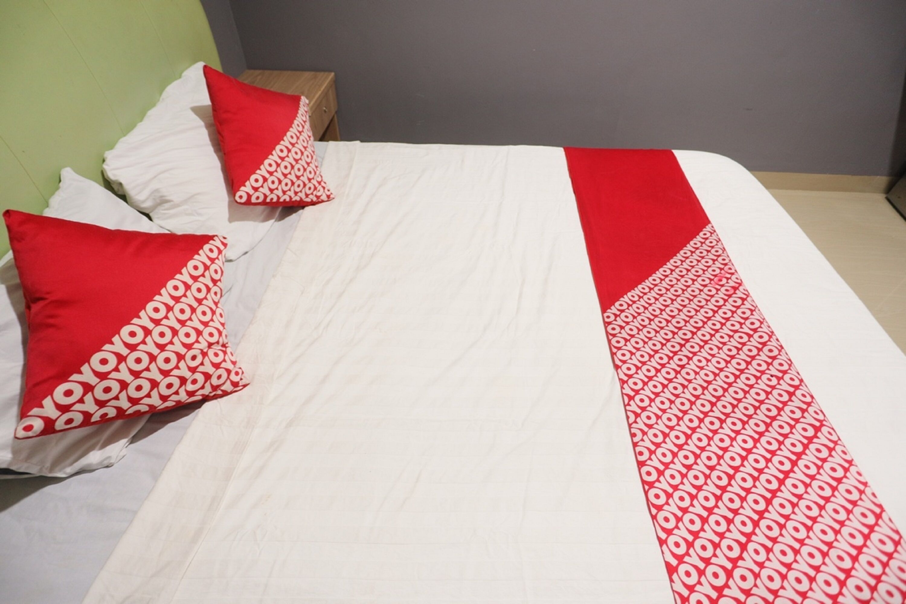 标准双人房 | 办公桌、笔记本电脑工作区、免费 WiFi、床单