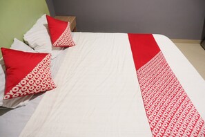 Standard Double Room | Desk, laptop workspace, free WiFi, bed sheets - OYO 92988 City Room (Batam)