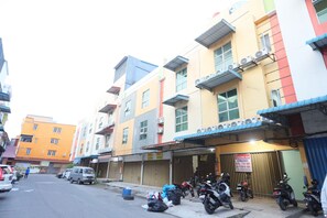 Front of property - OYO 92988 City Room (Batam)