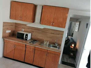 Refrigerador, microondas, parrilla de estufa y lavavajillas 