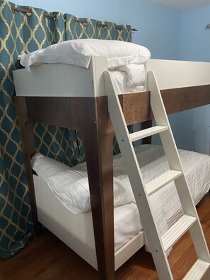 2 habitaciones, tabla de planchar con plancha y wifi gratis 