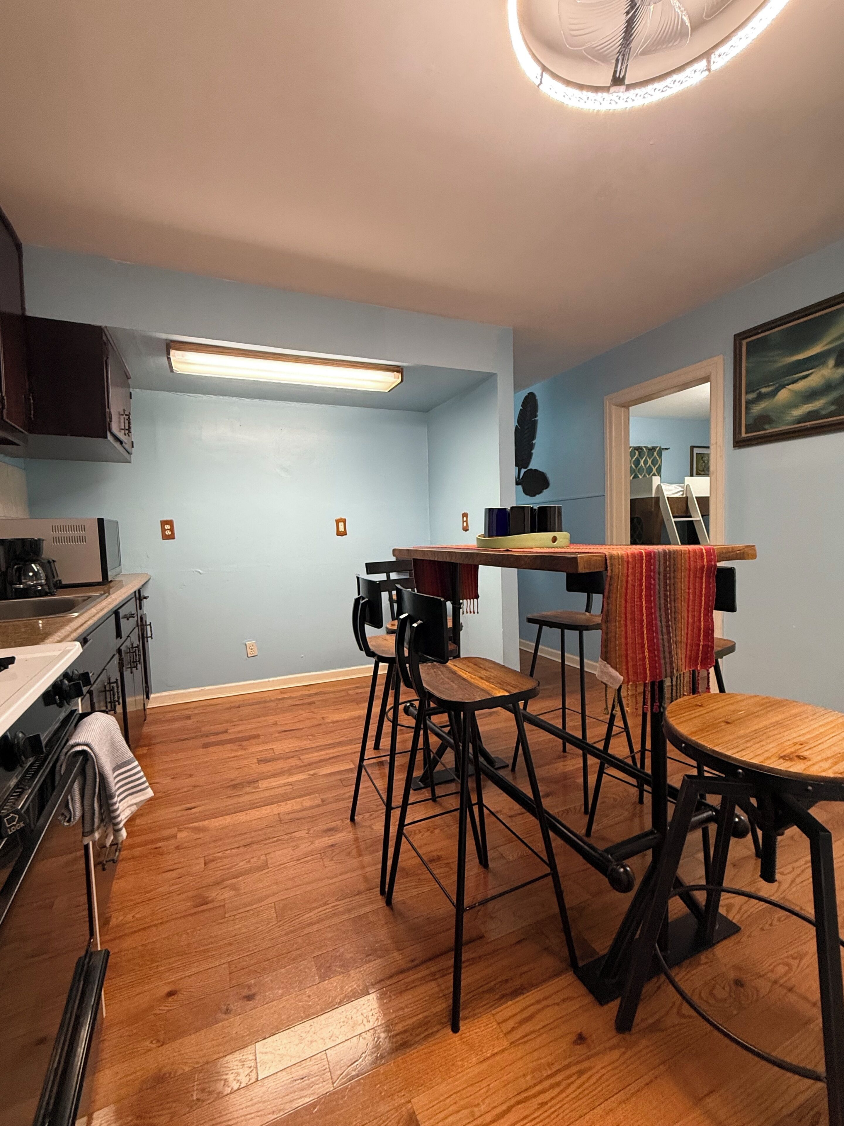 Coffee/tea maker, fridge, microwave, oven