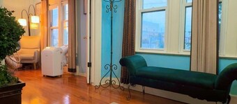Spacious Home Prime Location Near Train, JFK, Dining, Shop, Parking & Essentials