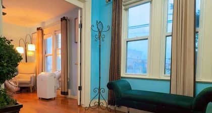 Spacious Home Prime Location Near Train, JFK, Dining, Shop, Parking & Essentials
