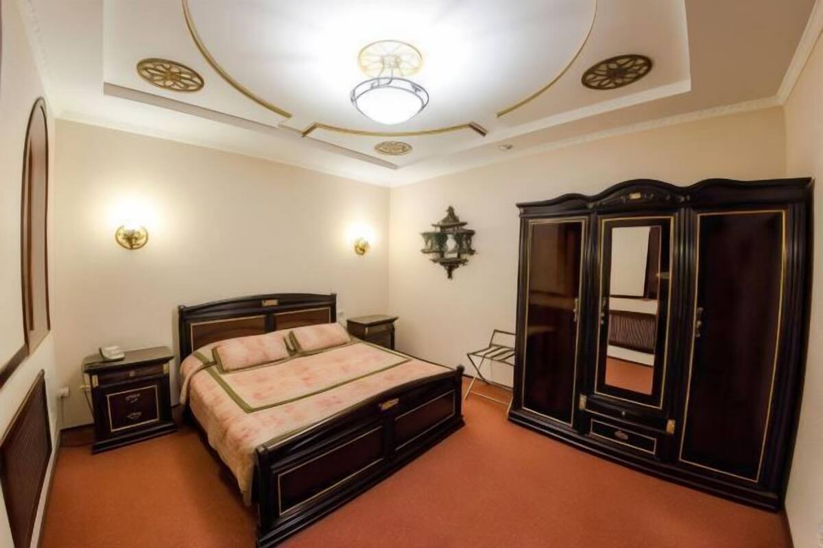 1 bedroom, in-room safe, desk, iron/ironing board