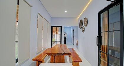 Collection O 93004 Double D Guest House