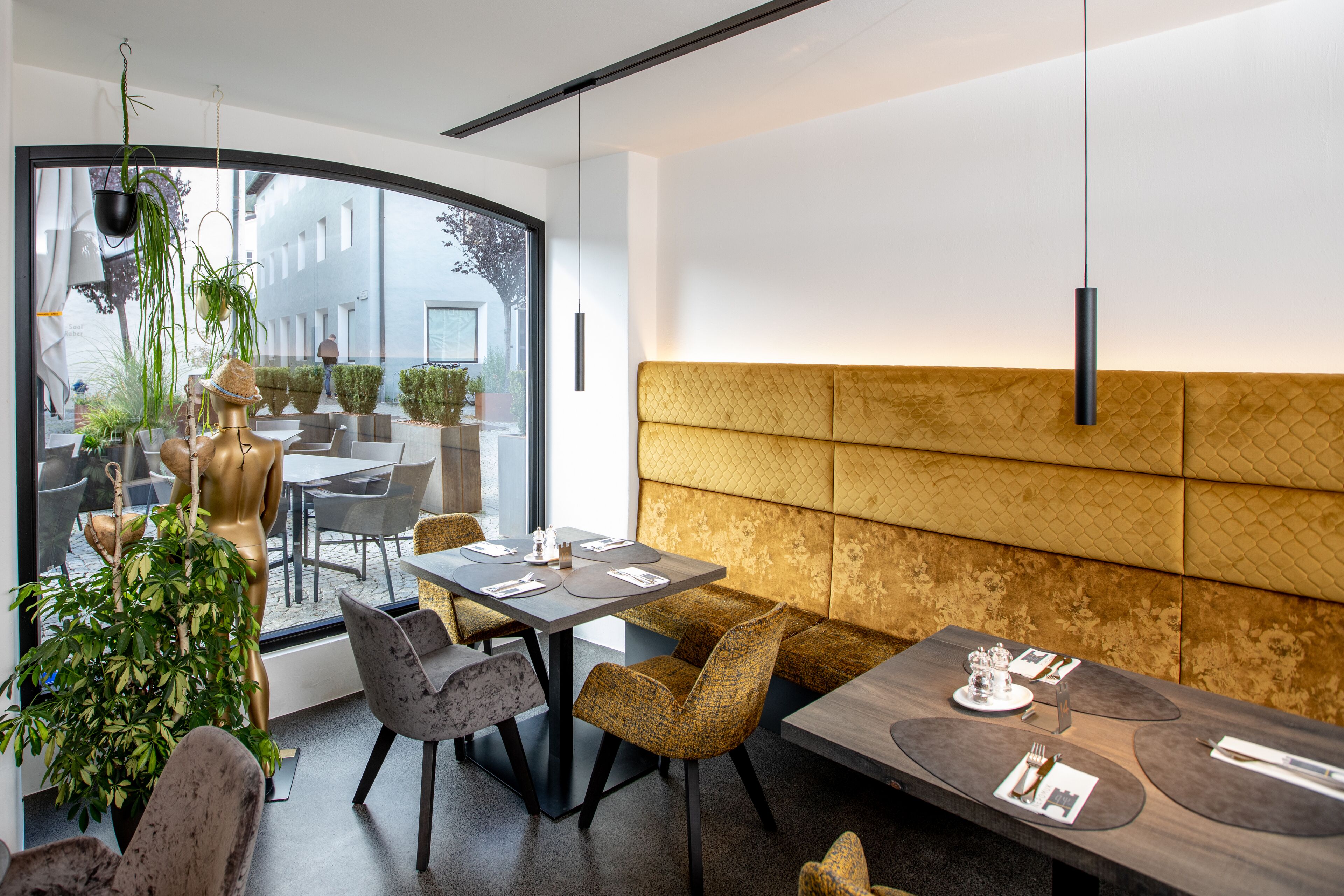 供應早餐 (每人 EUR20)