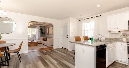 Comfortable 3BR | Screened Patio + Grill | WR