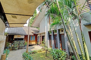 Front of property - SPOT ON 92975 Aria Hostel Capsul Cihampelas (Bandung)