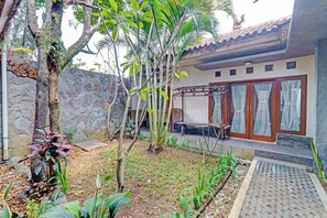 Front of property - SPOT ON 92975 Aria Hostel Capsul Cihampelas (Bandung)