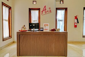 Reception - SPOT ON 92975 Aria Hostel Capsul Cihampelas (Bandung)