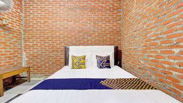 Desk, free WiFi, bed sheets