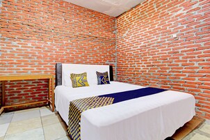 Economy Double Room | Desk, free WiFi, bed sheets