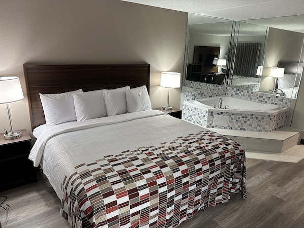 Superior-huone, 1 suuri parisänky, tupakointi kielletty, poreamme | Työpöytä, kannettavalle tietokoneelle sopiva työtila, pimennysverhot