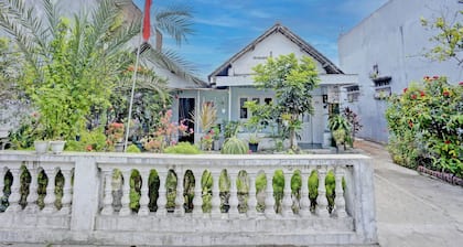 OYO Life 92921 Omaya Kost Syariah