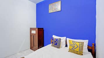 Basic Double Room | Desk, free WiFi, bed sheets