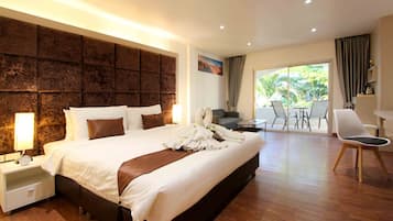 Quarto casal luxo | Roupas de cama premium, edredons de pluma, frigobar, cofres nos quartos