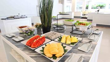 Free daily buffet breakfast