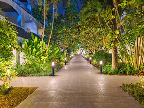 Pooh Beach Resort & Spa