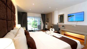 Premier Double Room | 1 bedroom, desk, free WiFi, bed sheets