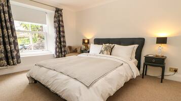 4 Schlafzimmer, individuell dekoriert, individuell eingerichtet