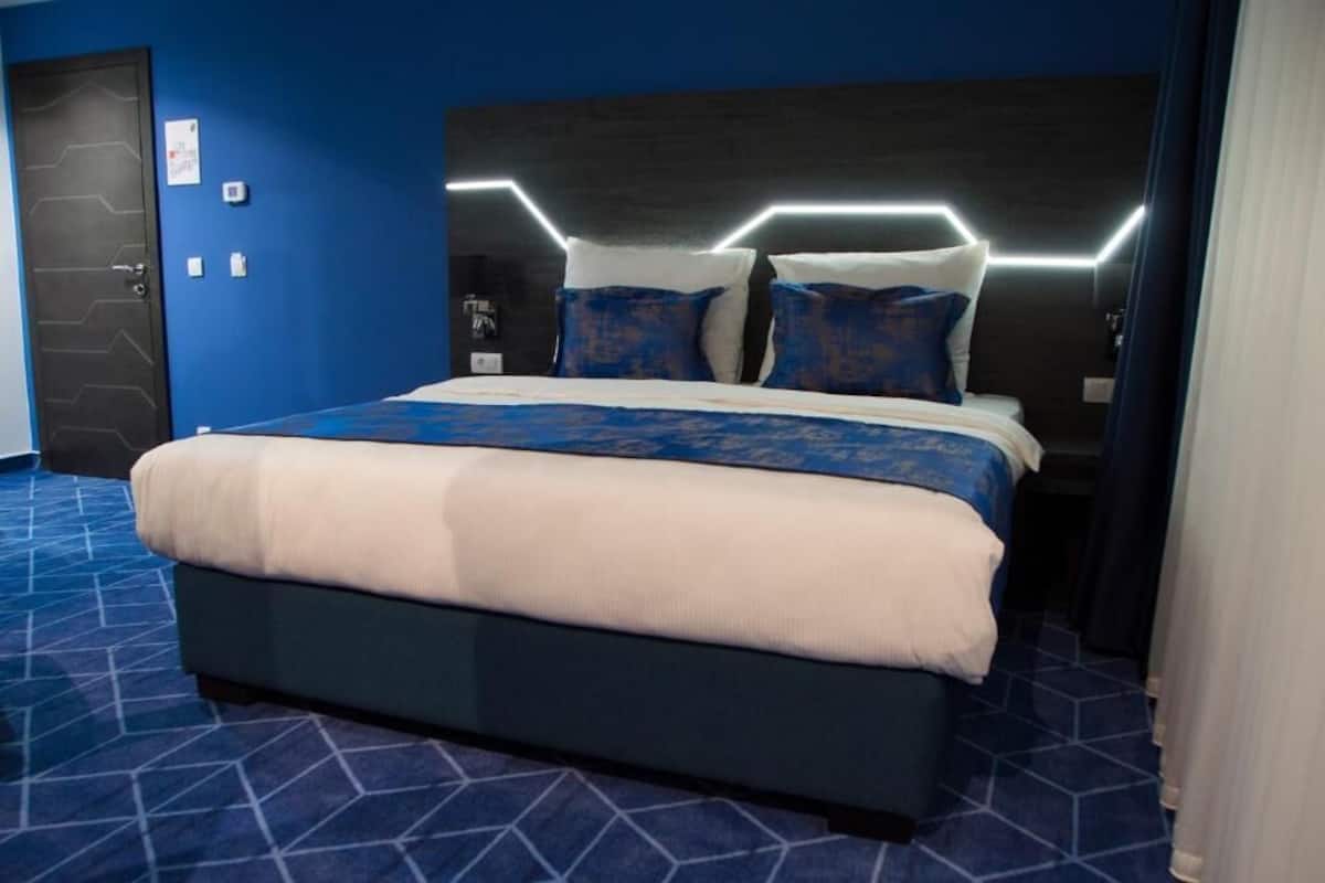 1 bedroom, in-room safe, iron/ironing board, free WiFi