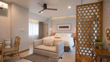 MOON BATH SUITE | Living area | 43-inch flat-screen TV with digital channels, Netflix, first-run movies