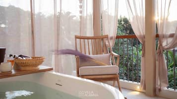 MOON BATH SUITE | Terrace/patio