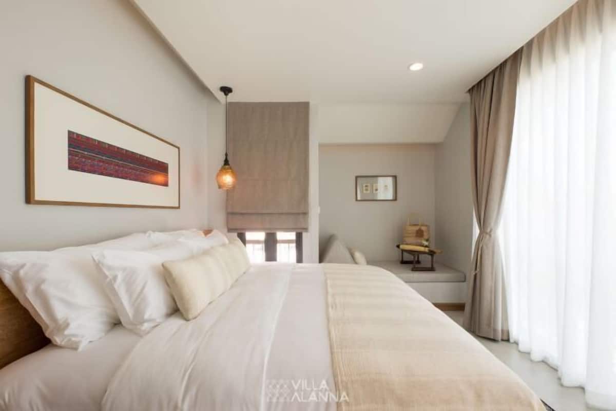 1 bedroom, premium bedding, minibar, in-room safe