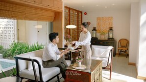 A modern interior with a sofa, dining table, and a decorative cabinet. - Villa ALANNA (Chiang Mai)