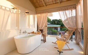 MOON BATH SUITE | Vista para a montanha