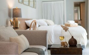 TERRACE SUITE | Premium bedding, minibar, in-room safe, individually decorated - Villa ALANNA (Chiang Mai)