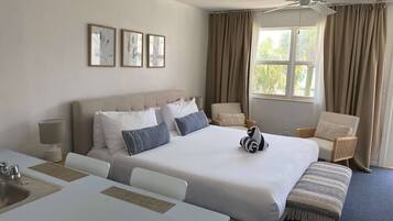 Iron/ironing board, WiFi, bed sheets