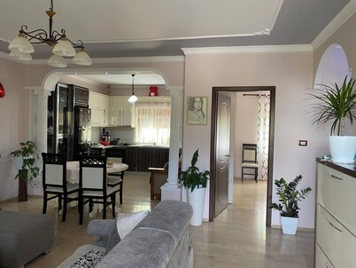 Dream Villa is clean&  intact with a beautiful view of the surrounding mountains