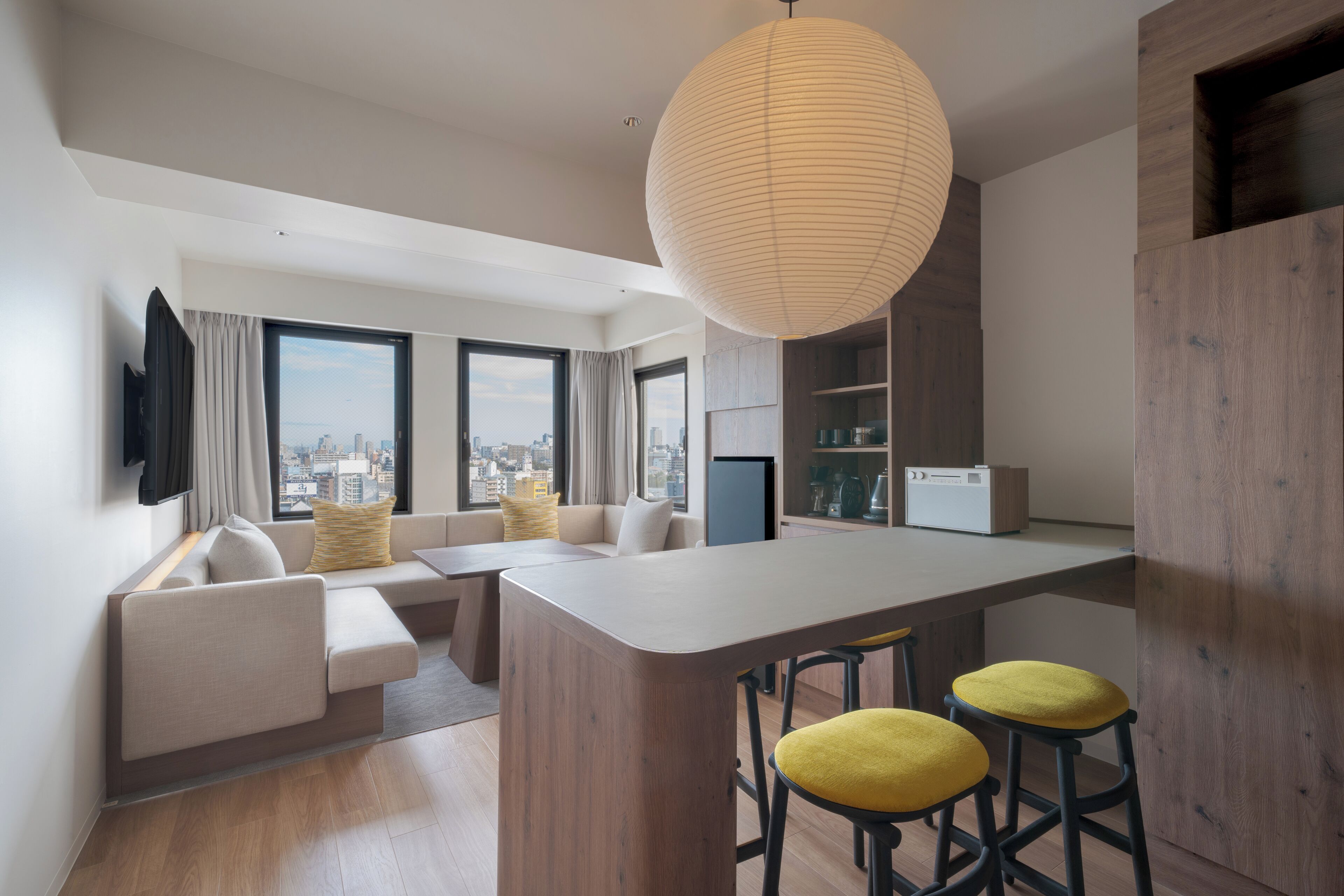 the b プレミア ロフトベッド / 上層階 禁煙 | デスク、WiFi (無料)、ベッドシーツ