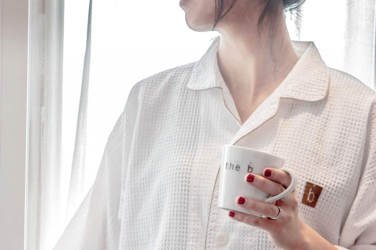 Meja kerja, Wi-Fi gratis, dan seprai linen