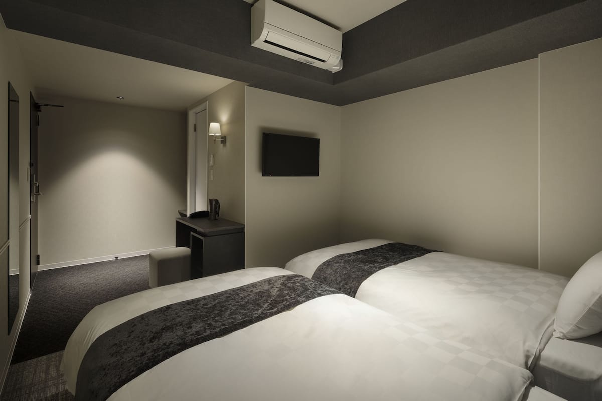 Meja kerja, Wi-Fi gratis, dan seprai linen